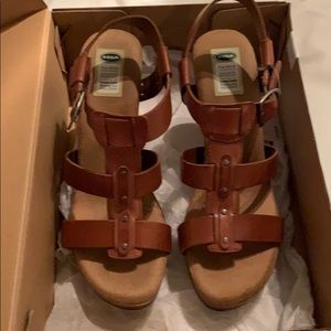 Leather platform sandals